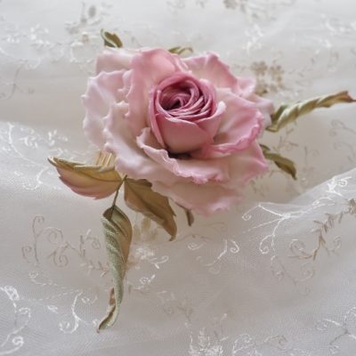 comb with silk flowers glued Hair ornaments artificially with flowers for the bride pink and white flowers