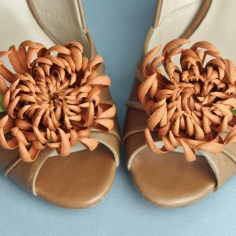 leather chrysanthemum shoe clips