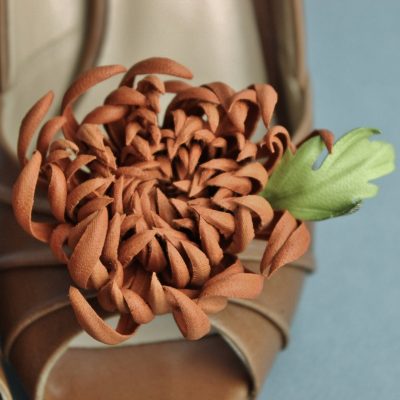 leather chrysanthemum shoe clips