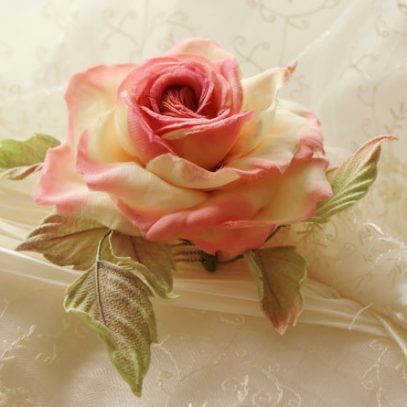pink and cream rose comb 1