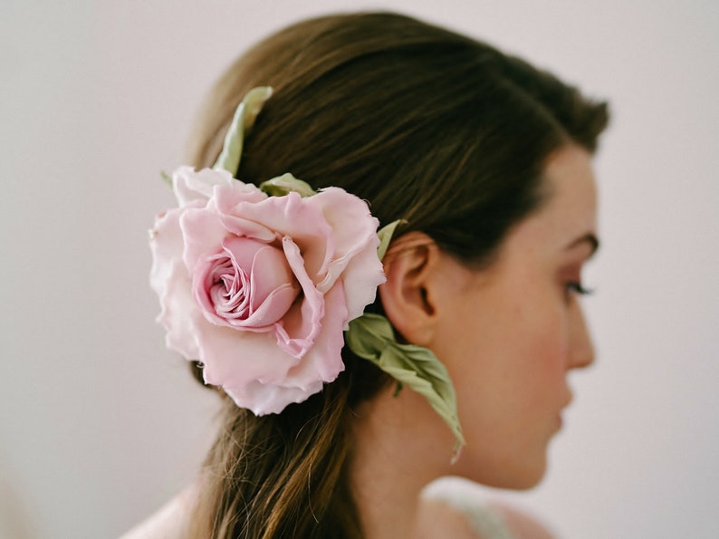 Silk rose hair comb in blush pink - PresentPerfect Creations | ART FLOWERS  - Translating Nature into Fashion