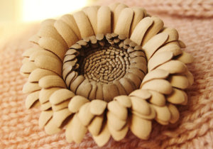 beige gerbera knit