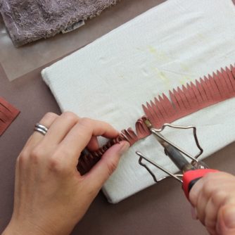 leather chrysanthemum brooch tutorial