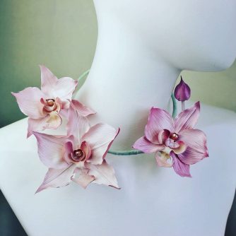 silk orchid flower necklace tutorial