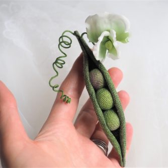 linen pea pod hand 800