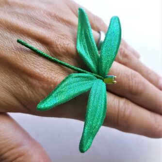 green dragonfly 700