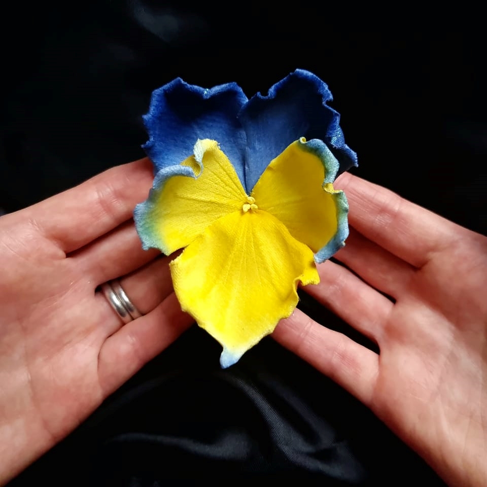 Ukraine appeal pansy brooch