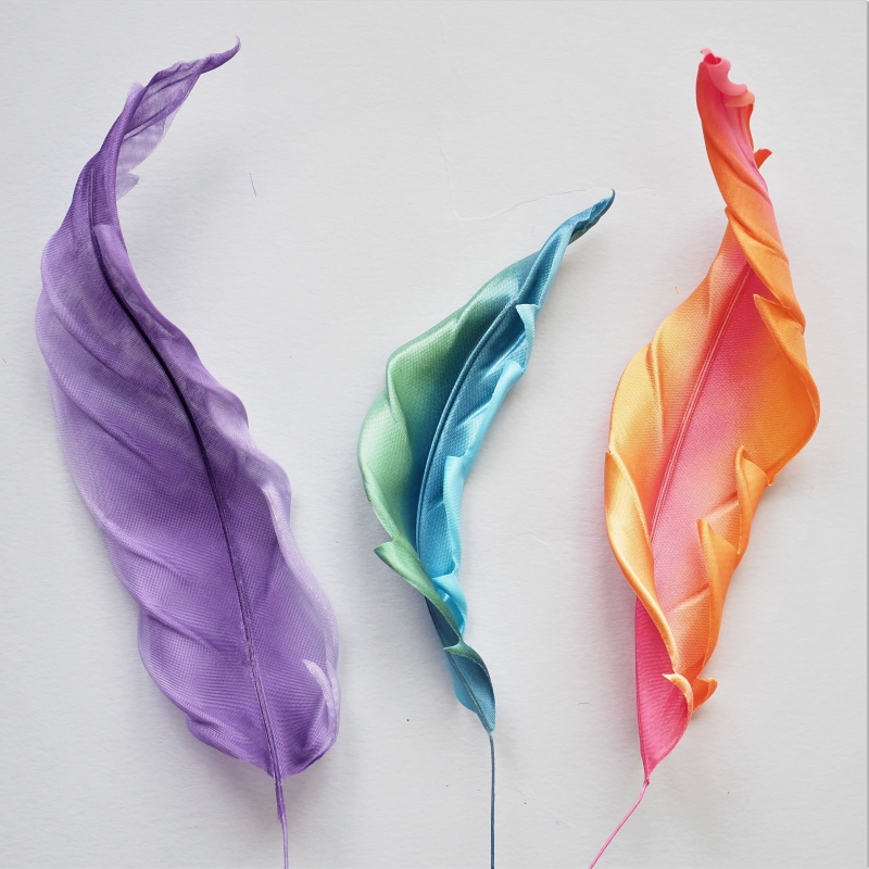 Make eco-friendly fabric feathers - PresentPerfect Creations