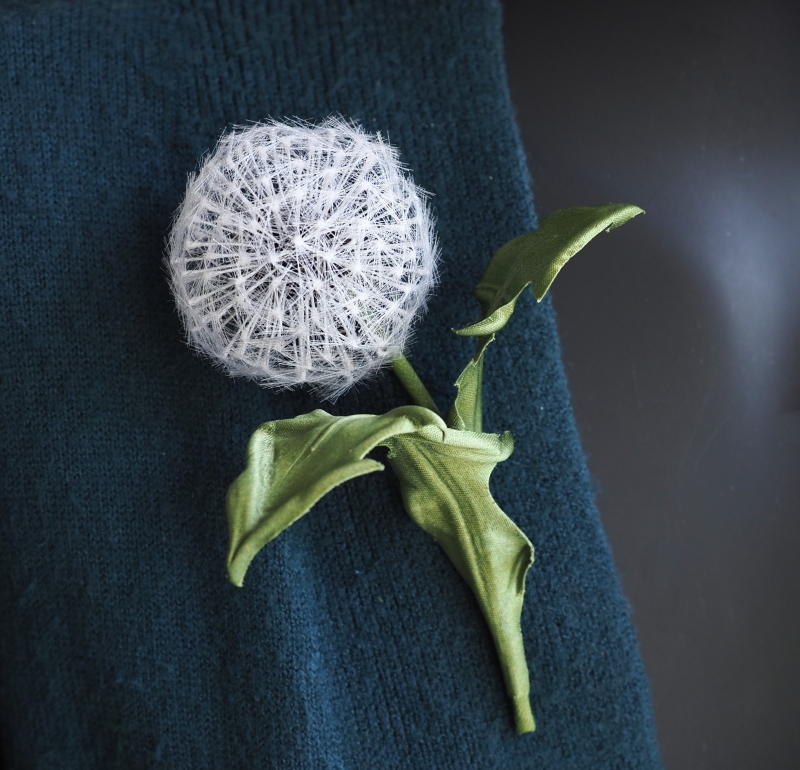 SILK DANDELION CLOCK PIN cardi