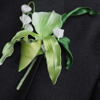 lady slipper orchid boutonniere side 800