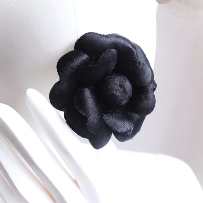 black camellia mannequin 800