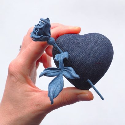 denim heart with a rose brooch hand 800