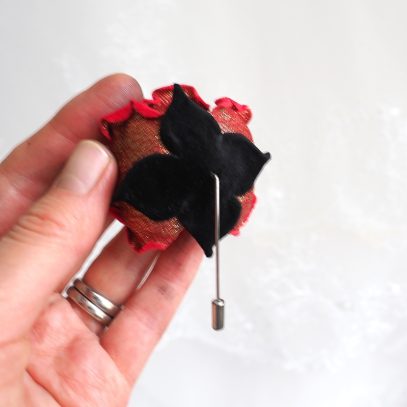 miniature red velvet poppy pin back 800