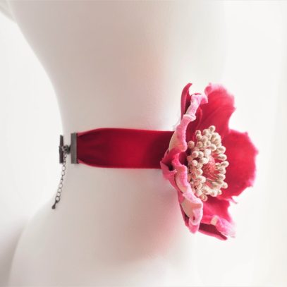 red magenta velvet wild rose choker side 900